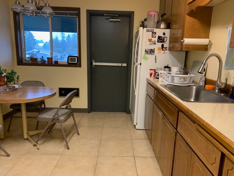 7920 44th St W, University Place, WA à vendre - Photo de l’immeuble – Image 3 sur 10