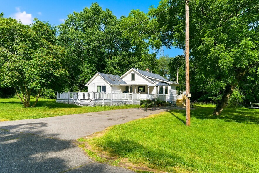 26 Megill Rd, Farmingdale, NJ à vendre - Photo de l’immeuble – Image 3 sur 18