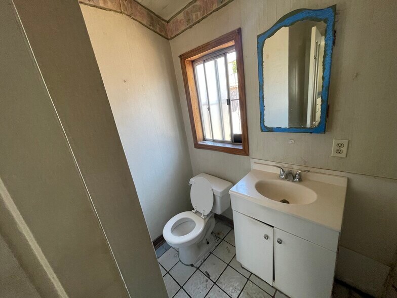 1360 Newport Ave, Long Beach, CA à vendre - Photo de l’immeuble – Image 2 sur 8