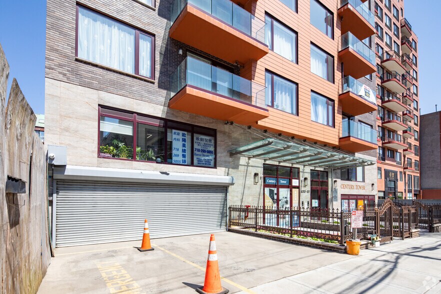 132-27 41st Rd, Flushing, NY à vendre - Photo de l’immeuble – Image 2 sur 4