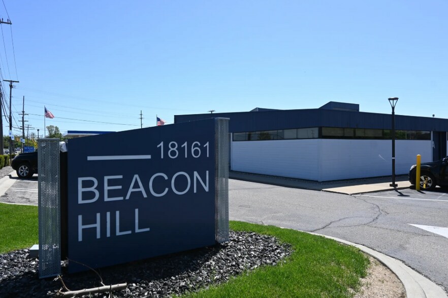 18161 W 13 Mile Rd, Southfield, MI à louer - Photo de l’immeuble – Image 2 sur 6