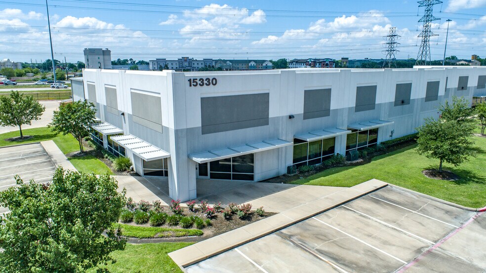 15330 Vantage Pky W, Houston, TX à louer - Photo de l’immeuble – Image 2 sur 8