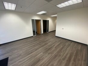 350 E Commercial Rd, San Bernardino, CA à louer Photo de l’immeuble– Image 2 sur 10