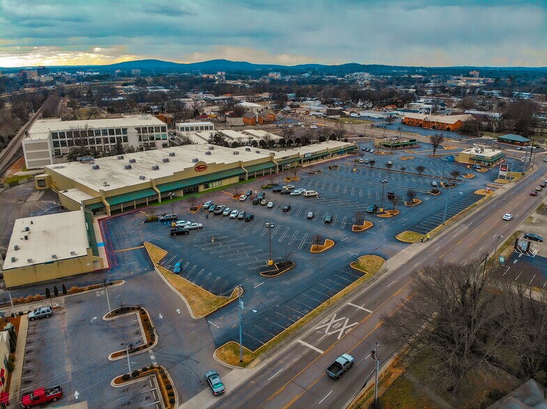 200 NE Oakwood Ave, Huntsville, AL à louer - Photo de l’immeuble – Image 2 sur 8