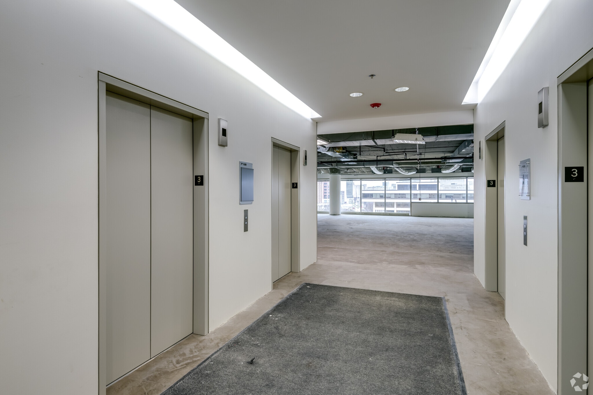 330 E Kilbourn Ave, Milwaukee, WI à louer Photo intérieure– Image 1 sur 6