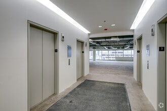 330 E Kilbourn Ave, Milwaukee, WI à louer Photo intérieure– Image 1 sur 6