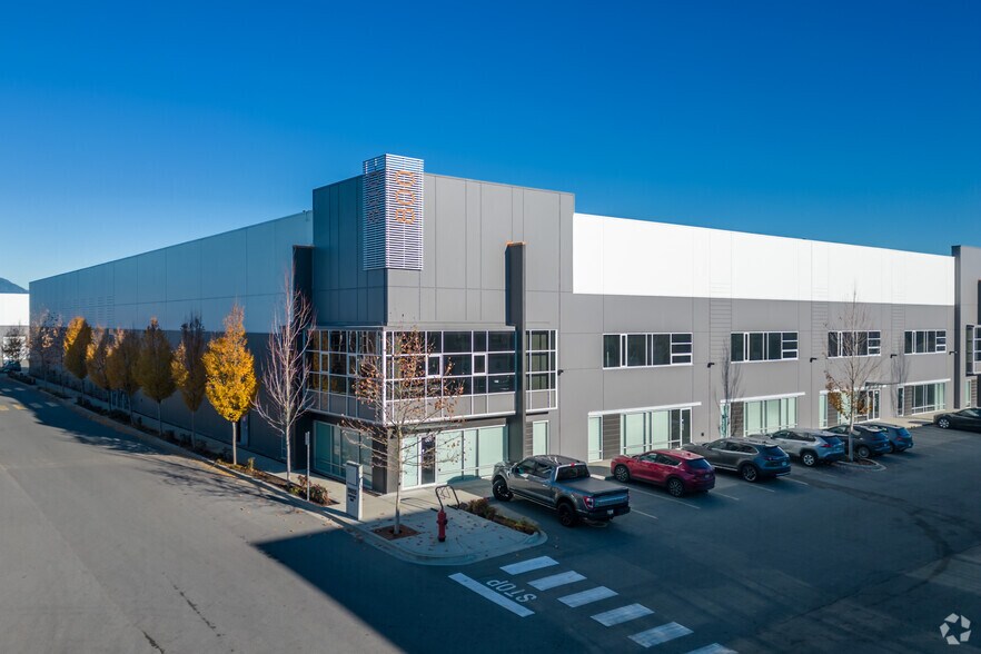 19055 Airport Way, Pitt Meadows, BC à louer - Photo de l’immeuble – Image 3 sur 7