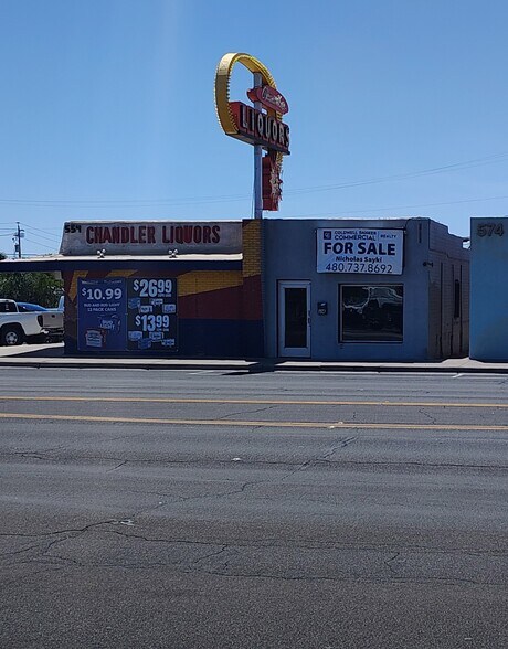 556 N Arizona Ave, Chandler, AZ à vendre - Photo de l’immeuble – Image 1 sur 7