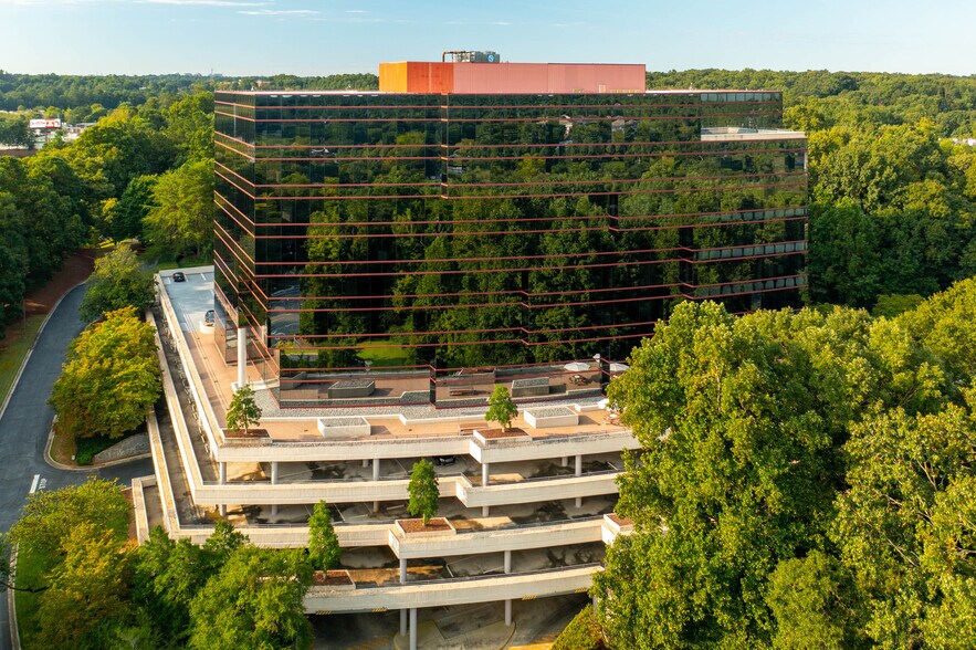 9040 Roswell Rd, Atlanta, GA à louer - Photo de l’immeuble – Image 2 sur 19