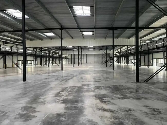 Plus de détails pour Local d'activités à louer