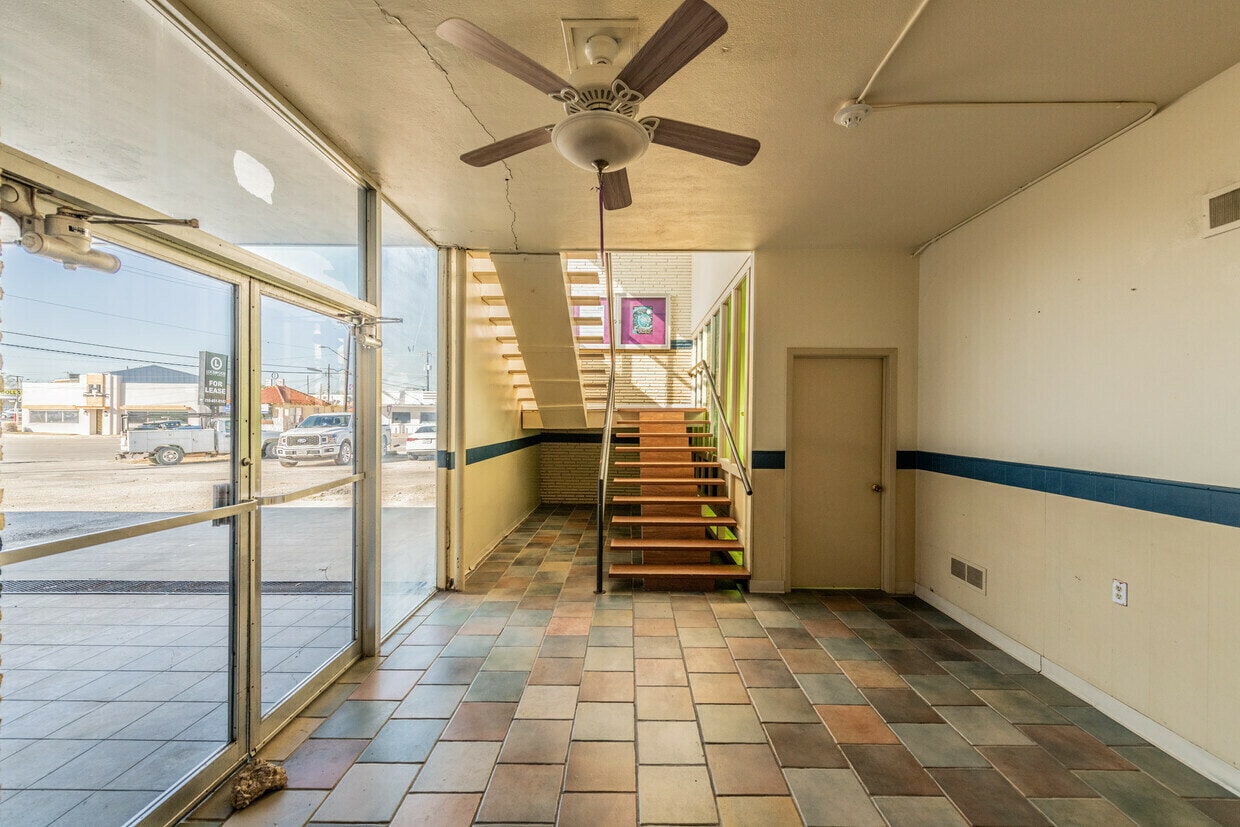 910 Manor Dr, San Antonio, TX à louer Photo de l’immeuble– Image 1 sur 5