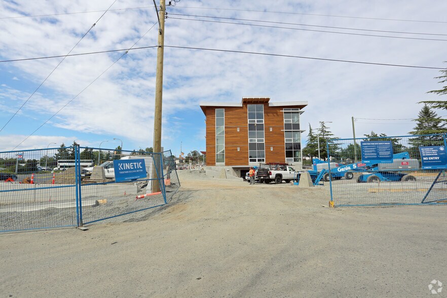 3645 Tillicum Rd, Saanich, BC à louer - Photo de l’immeuble – Image 3 sur 4