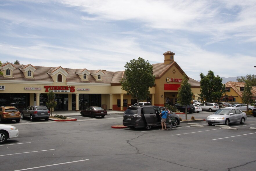 2210-2280 Griffin Way, Corona, CA à louer - Photo de l’immeuble – Image 3 sur 5