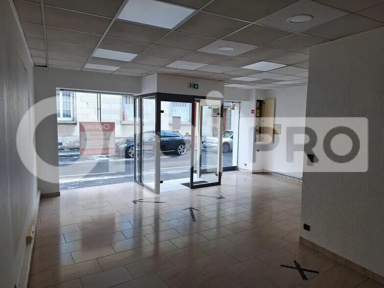 Local commercial dans Compiègne à louer - Photo de l’immeuble – Image 2 sur 5