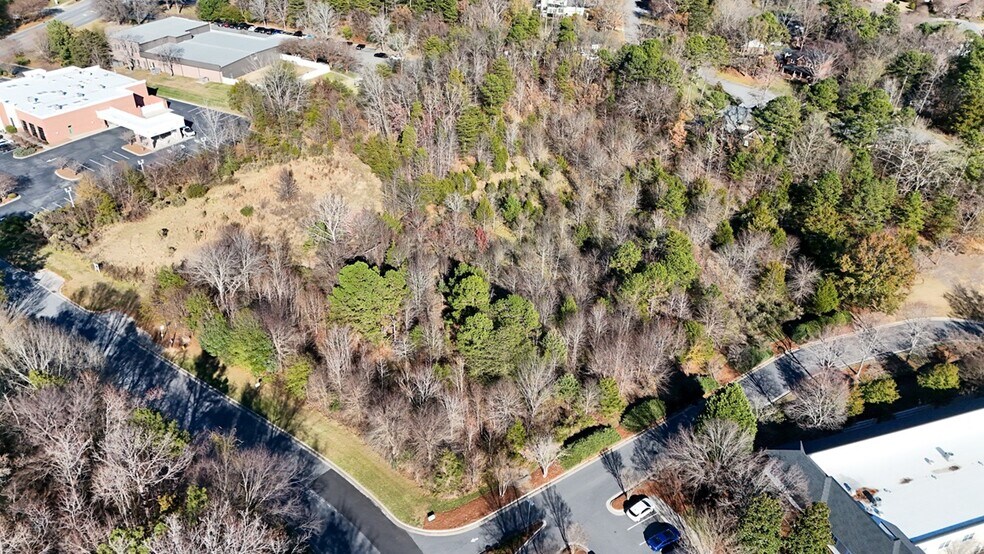 550 Penny NE Ln, Concord, NC à vendre - Photo de l’immeuble – Image 2 sur 13