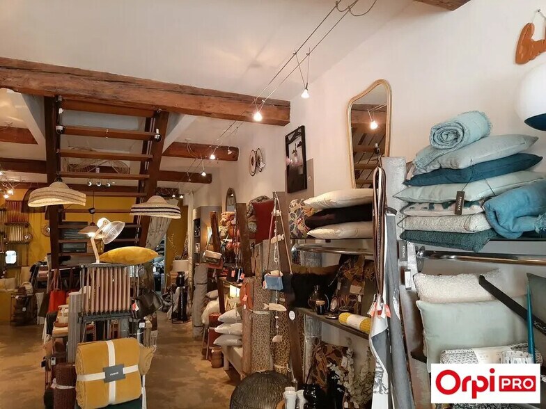 Local commercial dans Valence à louer - Photo de l’immeuble – Image 2 sur 3