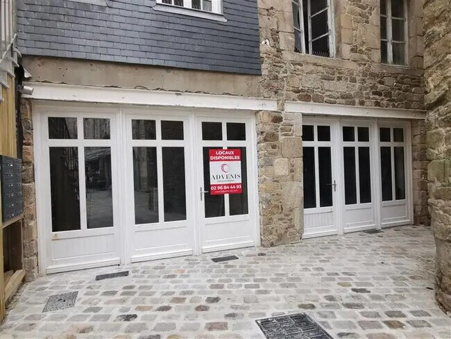 Plus de détails pour Local commercial à louer