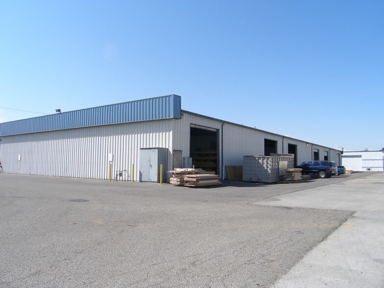 1705 E Charter Way, Stockton, CA à louer - Photo de l’immeuble – Image 3 sur 6