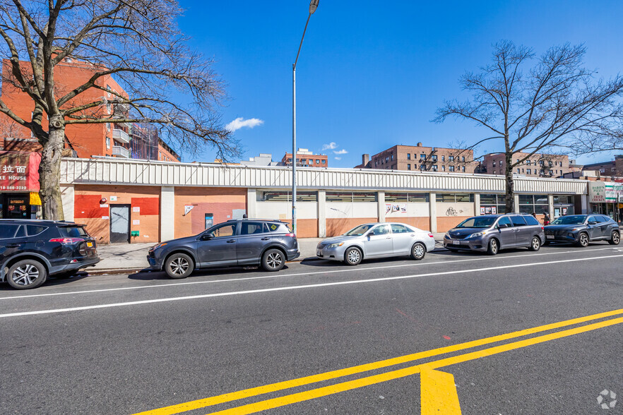 4415 Kissena Blvd, Flushing, NY à louer - Photo de l’immeuble – Image 1 sur 8