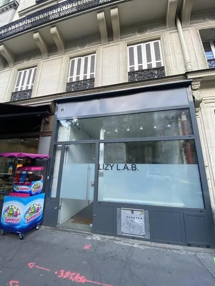 Local commercial dans Paris à louer - Photo de l’immeuble – Image 1 sur 3