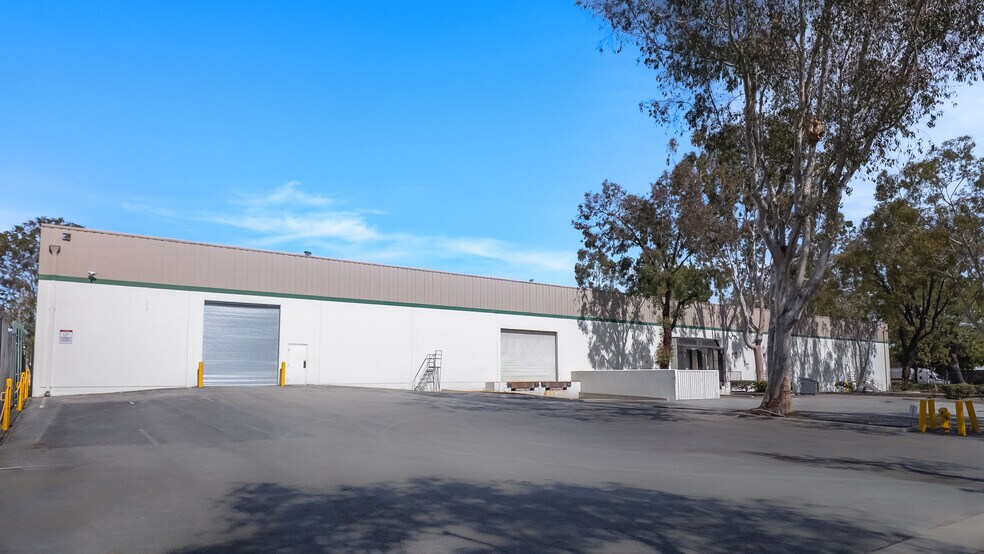16205 Distribution Way, Cerritos, CA à vendre - Photo de l’immeuble – Image 3 sur 26