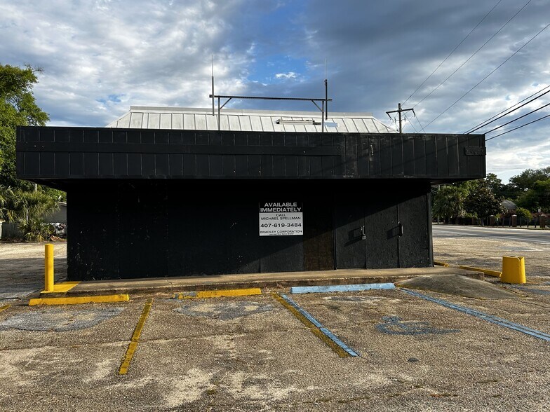 4010 Barrancas Ave, Pensacola, FL à louer - Photo de l’immeuble – Image 1 sur 8