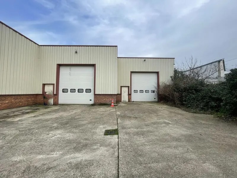 Local d’activités dans Ivry-sur-Seine à louer Photo de l’immeuble– Image 1 sur 8