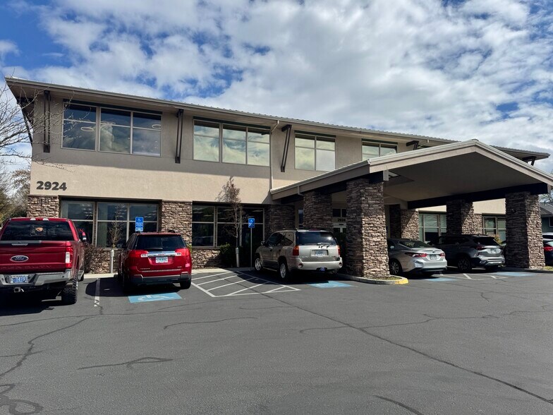 2924 Siskiyou Blvd, Medford, OR à louer - Photo de l’immeuble – Image 2 sur 7