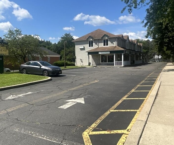 353 Georges Rd, Dayton, NJ à louer - Photo de l’immeuble – Image 2 sur 5