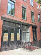 1034 49th Ave, Long Island City, NY à louer Photo de l’immeuble– Image 1 sur 3