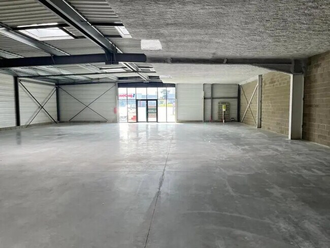 Plus de détails pour Local commercial à louer