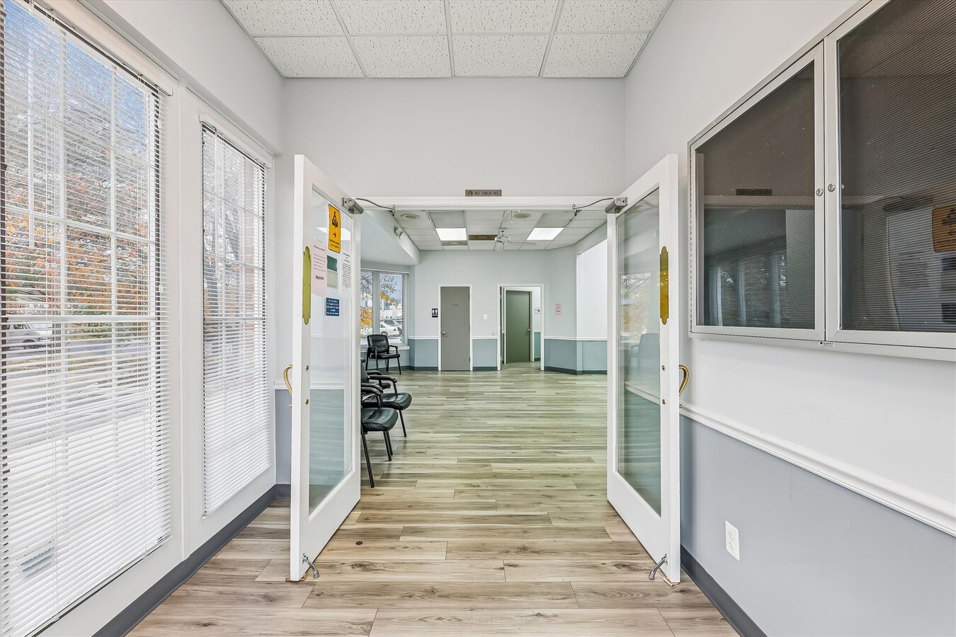 12090-12114 Old Line Ctr, Waldorf, MD 20602 - Lot R10A - - Photo intérieure - Image 1 of 27