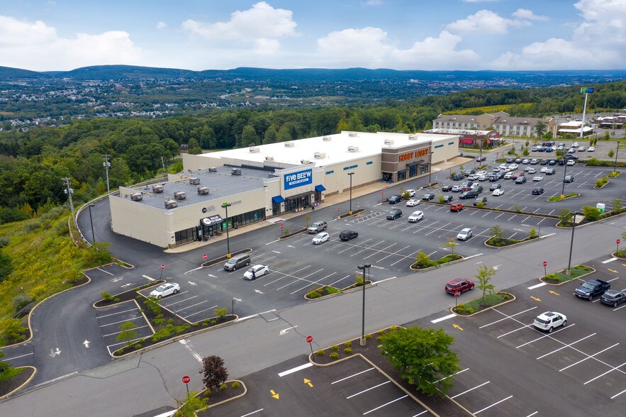 3908 Commerce Blvd, Dickson City, PA à louer - Photo de l’immeuble – Image 2 sur 2