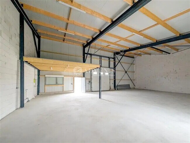 Plus de détails pour Local d'activités à louer