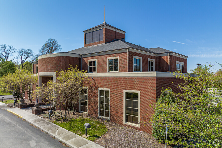 2060 Fort Henry Dr, Kingsport, TN à louer - Photo de l’immeuble – Image 2 sur 5