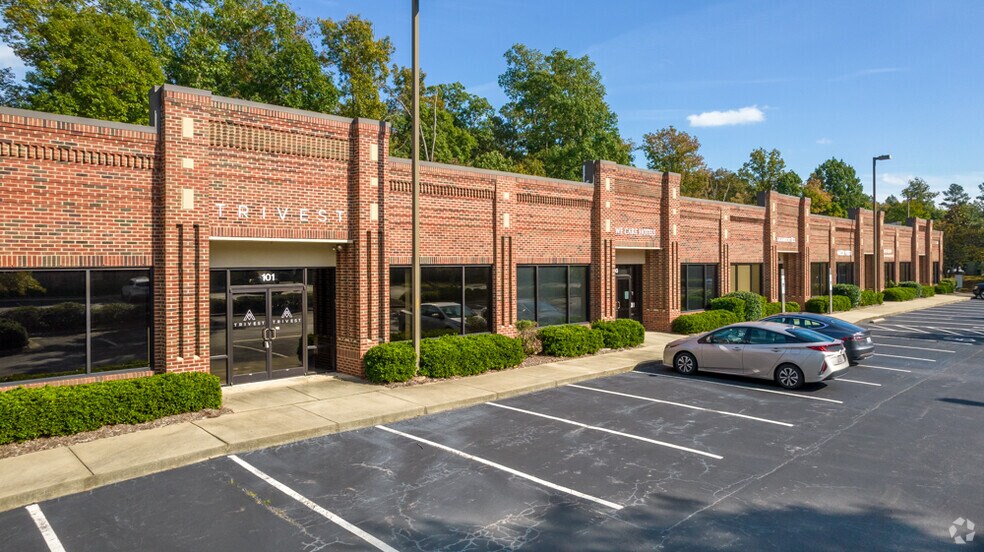 200 Cascade Pointe Ln, Cary, NC à louer - Photo de l’immeuble – Image 2 sur 5
