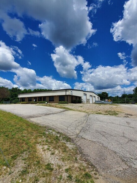 2998 Paul Dr, Elkhart, IN à louer - Photo de l’immeuble – Image 1 sur 12