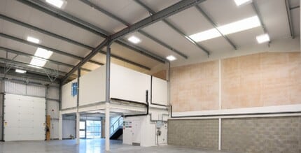 Croydon Rd, Croydon à louer Photo intérieure– Image 1 sur 2