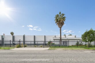 13501 S Main St, Los Angeles, CA à louer Photo intérieure– Image 1 sur 6