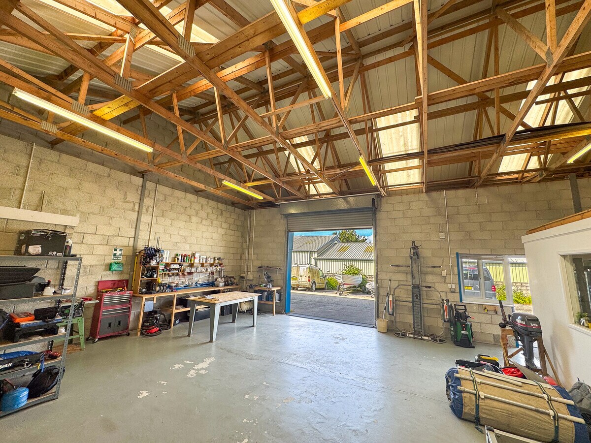 United Downs Industrial Park, Redruth, CON TR16 5HY - Lot 9 -  - Photo intérieure - Image 1 of 4