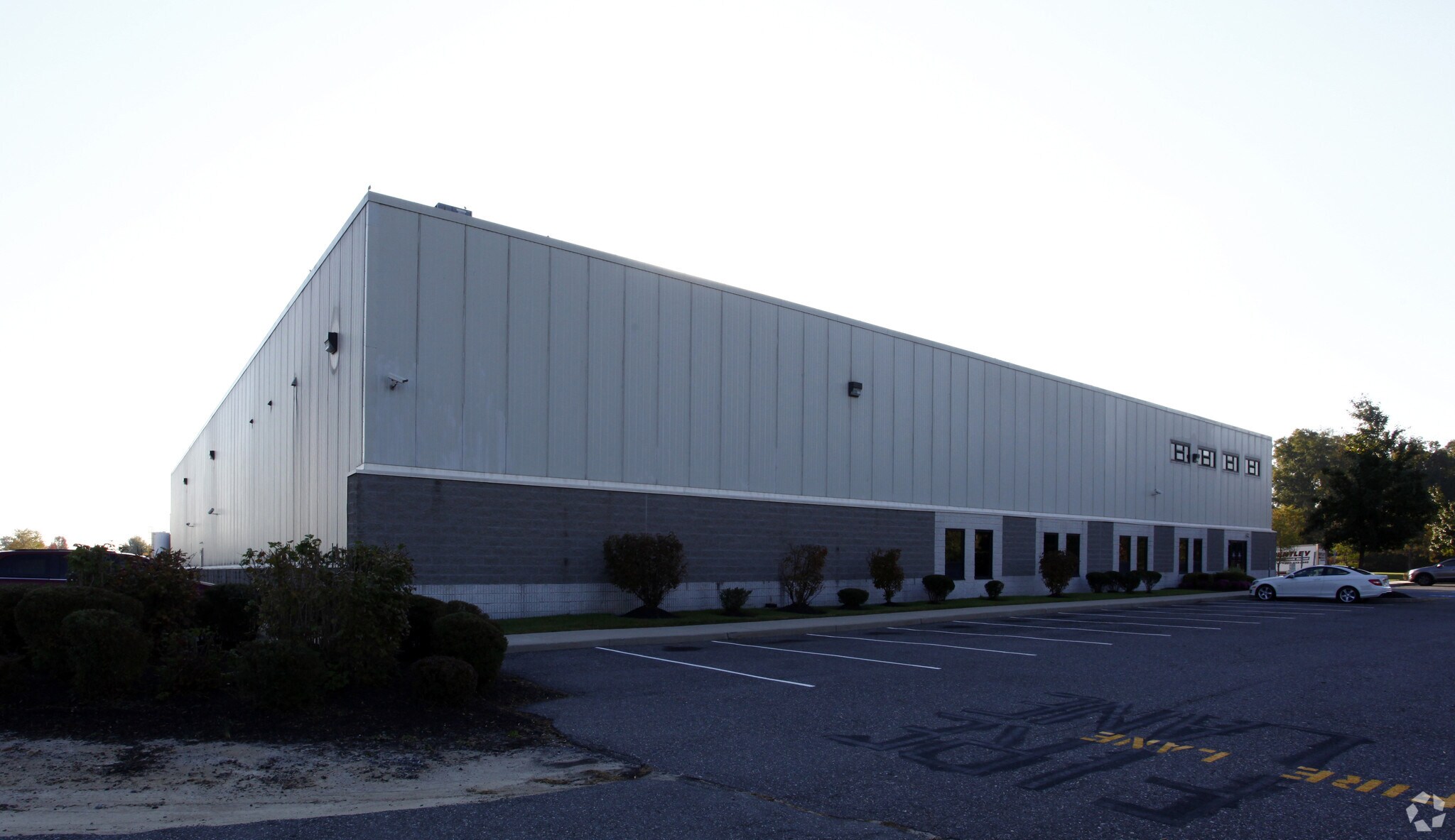 200 Eagle Ct, Swedesboro, NJ à louer Photo de l’immeuble– Image 1 sur 6