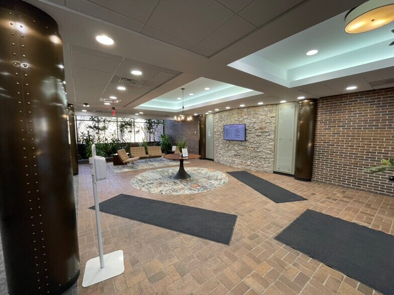 8500 Shawnee Mission Pky, Merriam, KS à louer - Photo intérieure – Image 2 sur 8