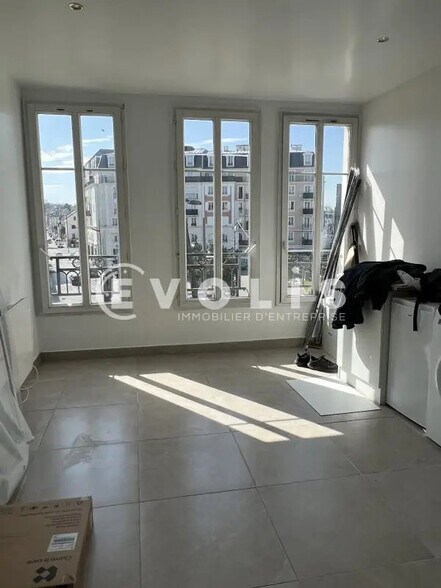 Bureau dans Les Pavillons-sous-Bois à louer - Photo de l’immeuble – Image 3 sur 5