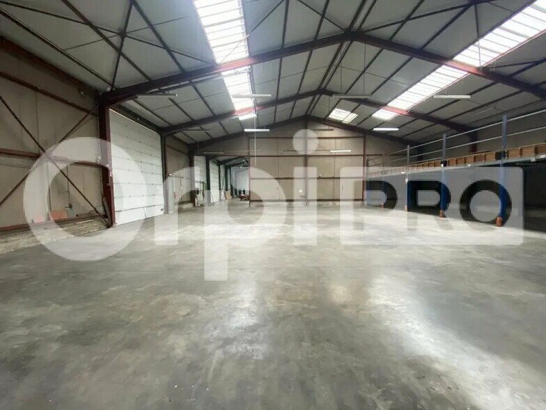 Local d’activités dans Trévoux à louer - Photo de l’immeuble – Image 1 sur 12