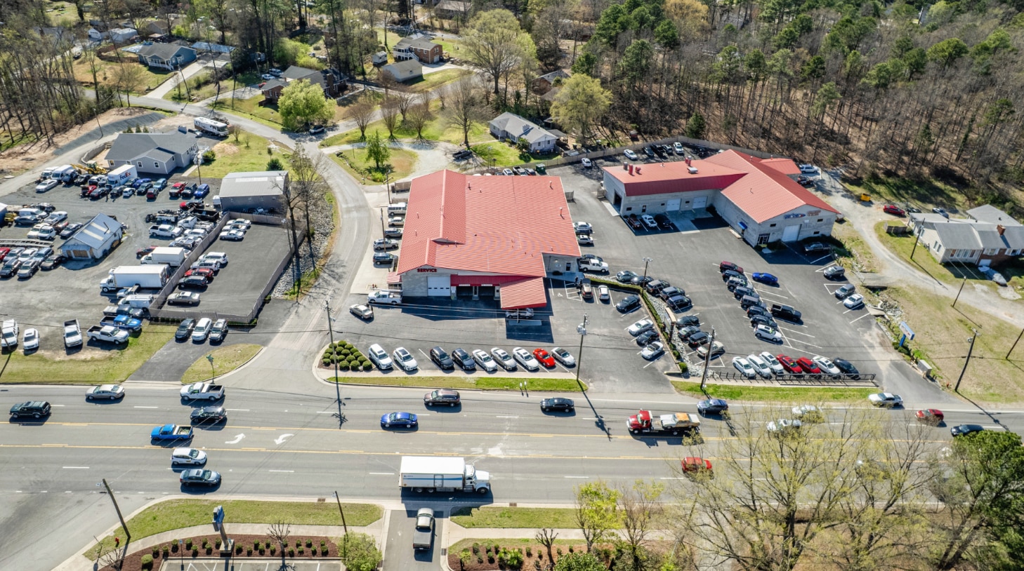 ±22,998 SF AUTO SERVICE INVESTMENT portefeuille de 3 biens à vendre sur LoopNet.fr Photo principale– Image 1 sur 13