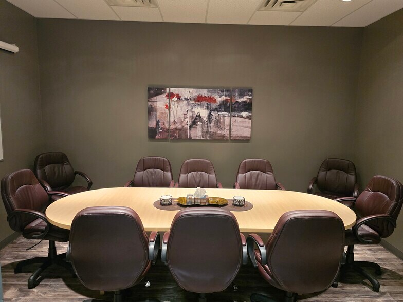 5108 52 St, Red Deer, AB à vendre - Photo de l’immeuble – Image 3 sur 6