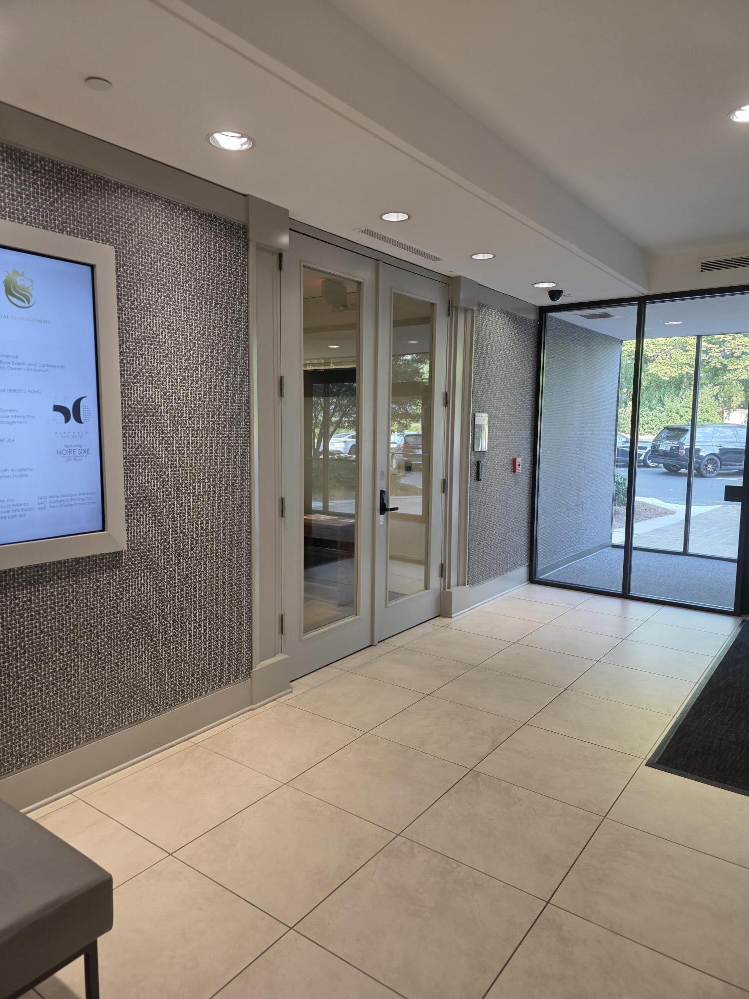 56 Perimeter Ctr E, Atlanta, GA à louer Hall d’entrée– Image 1 sur 18