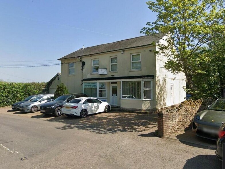 4 Tongham Rd, Farnham à louer - Photo de l’immeuble – Image 2 sur 4