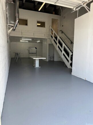 Plus de détails pour 664-672 NW 118th St, Miami, FL - Industriel/Logistique à louer