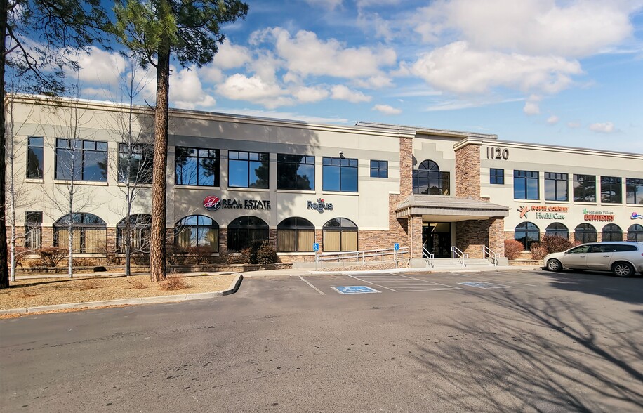1120 W University Ave, Flagstaff, AZ à louer - Photo de l’immeuble – Image 3 sur 24